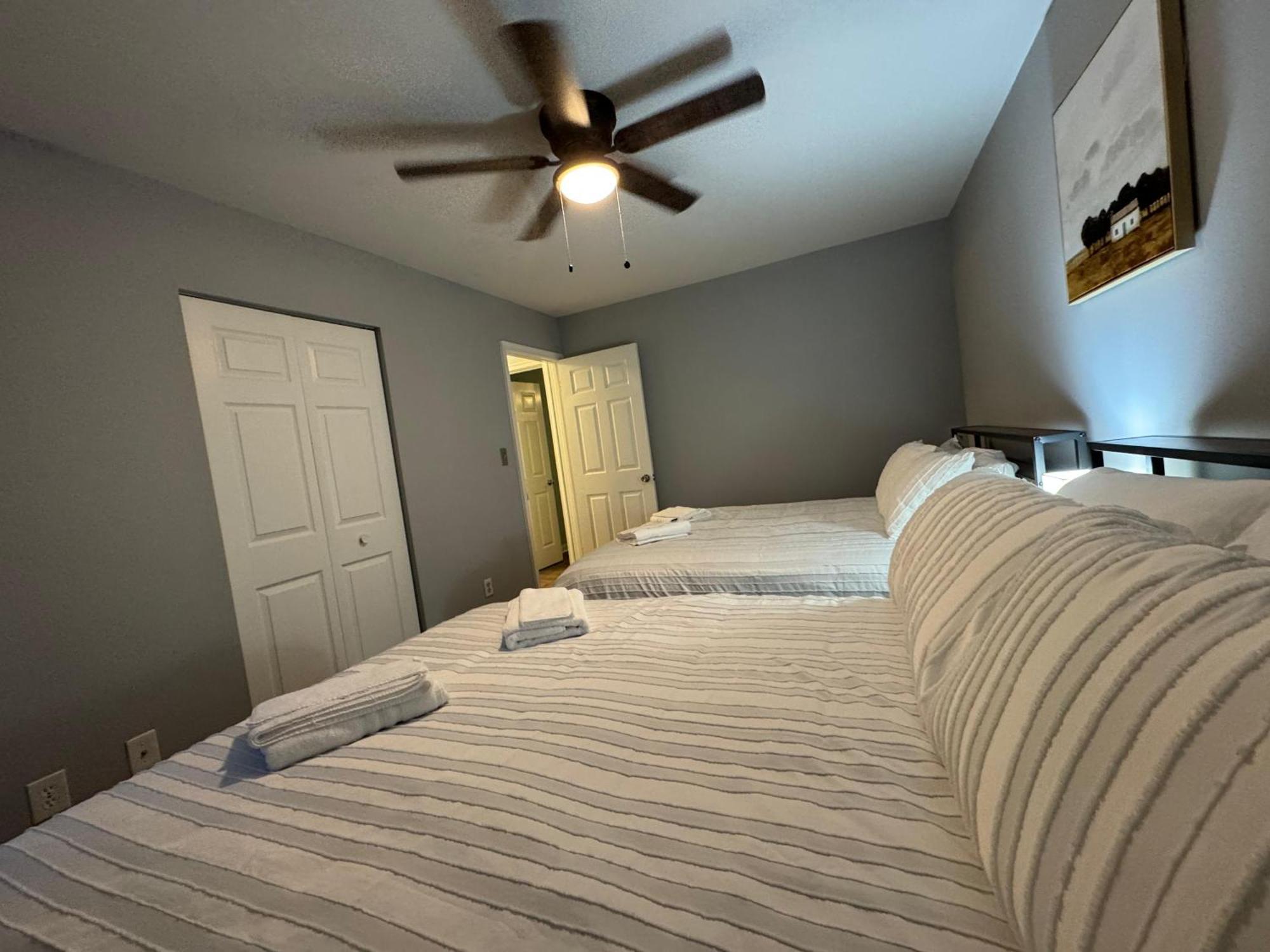 3 Bedroom Townhouse-max 8 Guests Apartment *