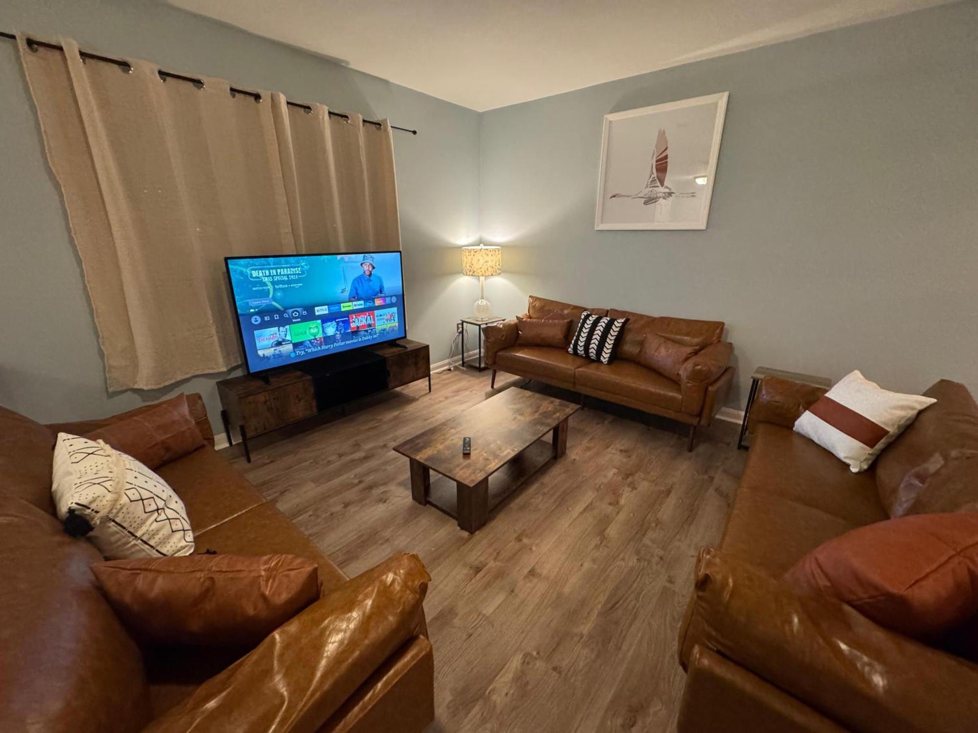3 Bedroom Townhouse-max 8 Guests *