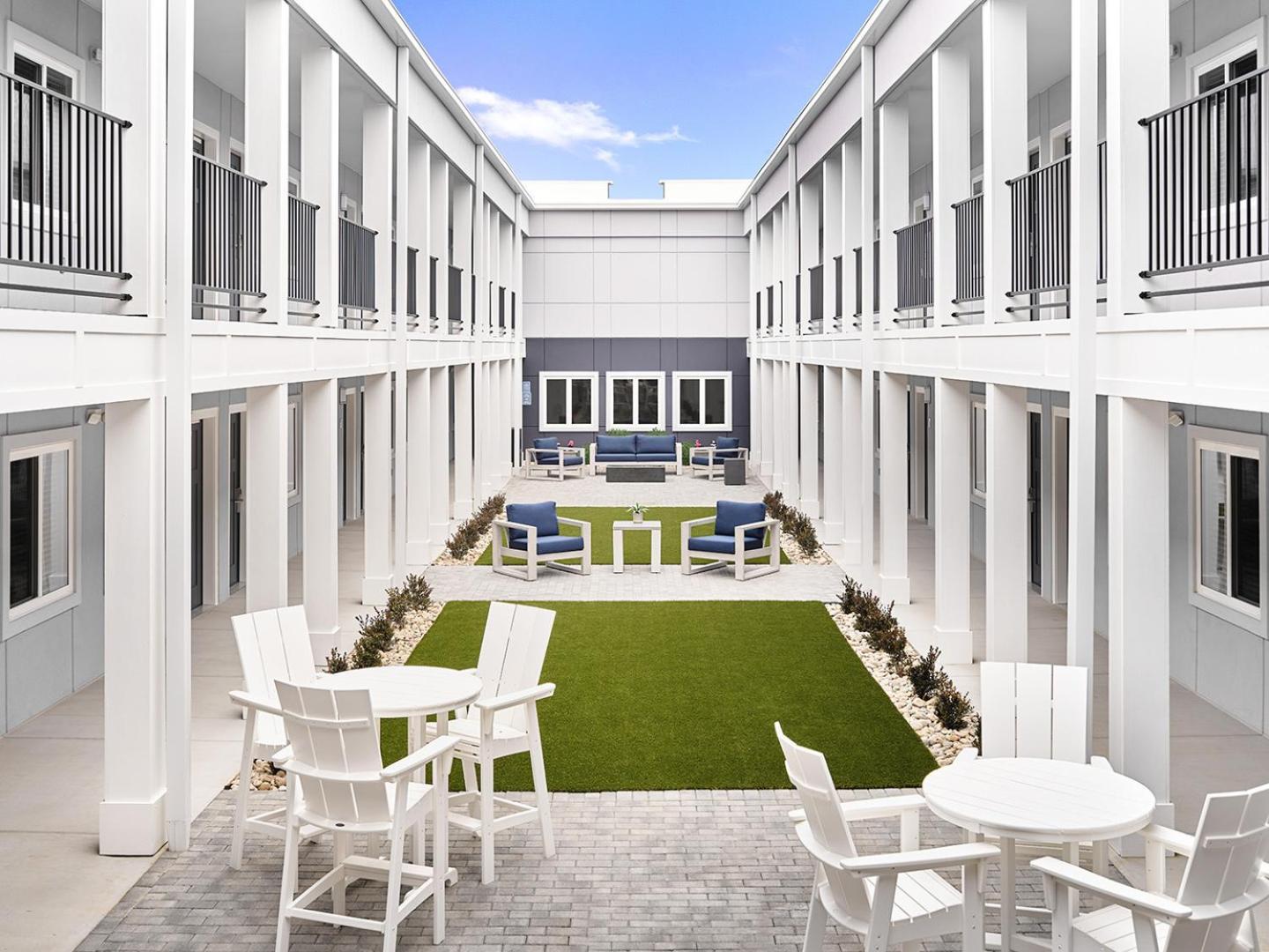Stayapt North Hotel 3*