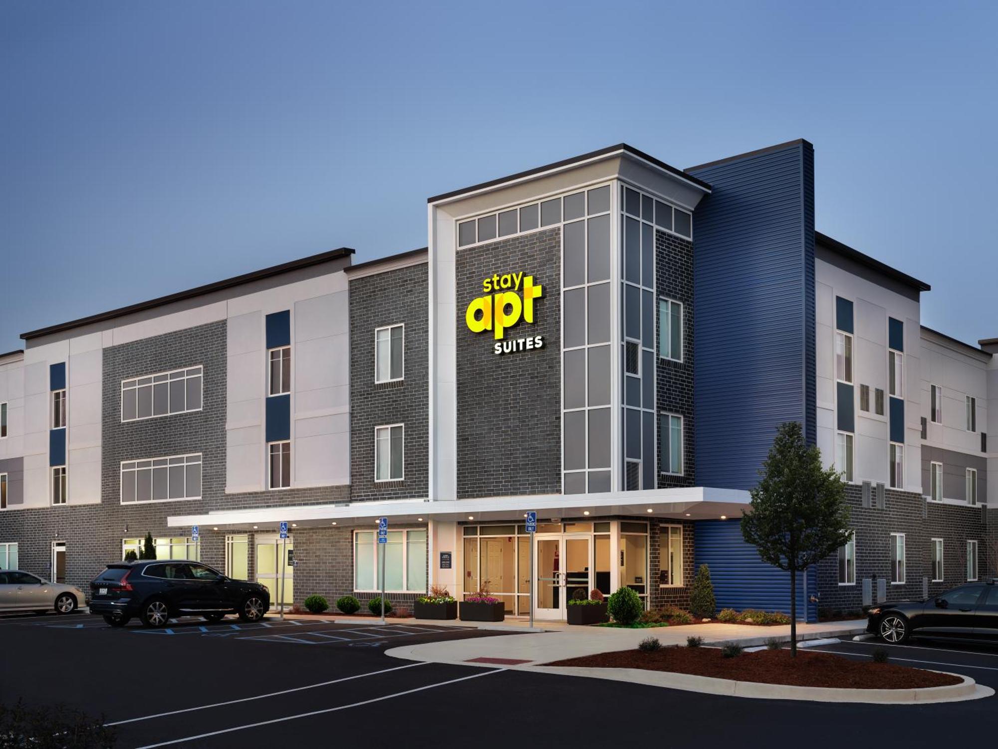 Hotel Stayapt North Charlotte