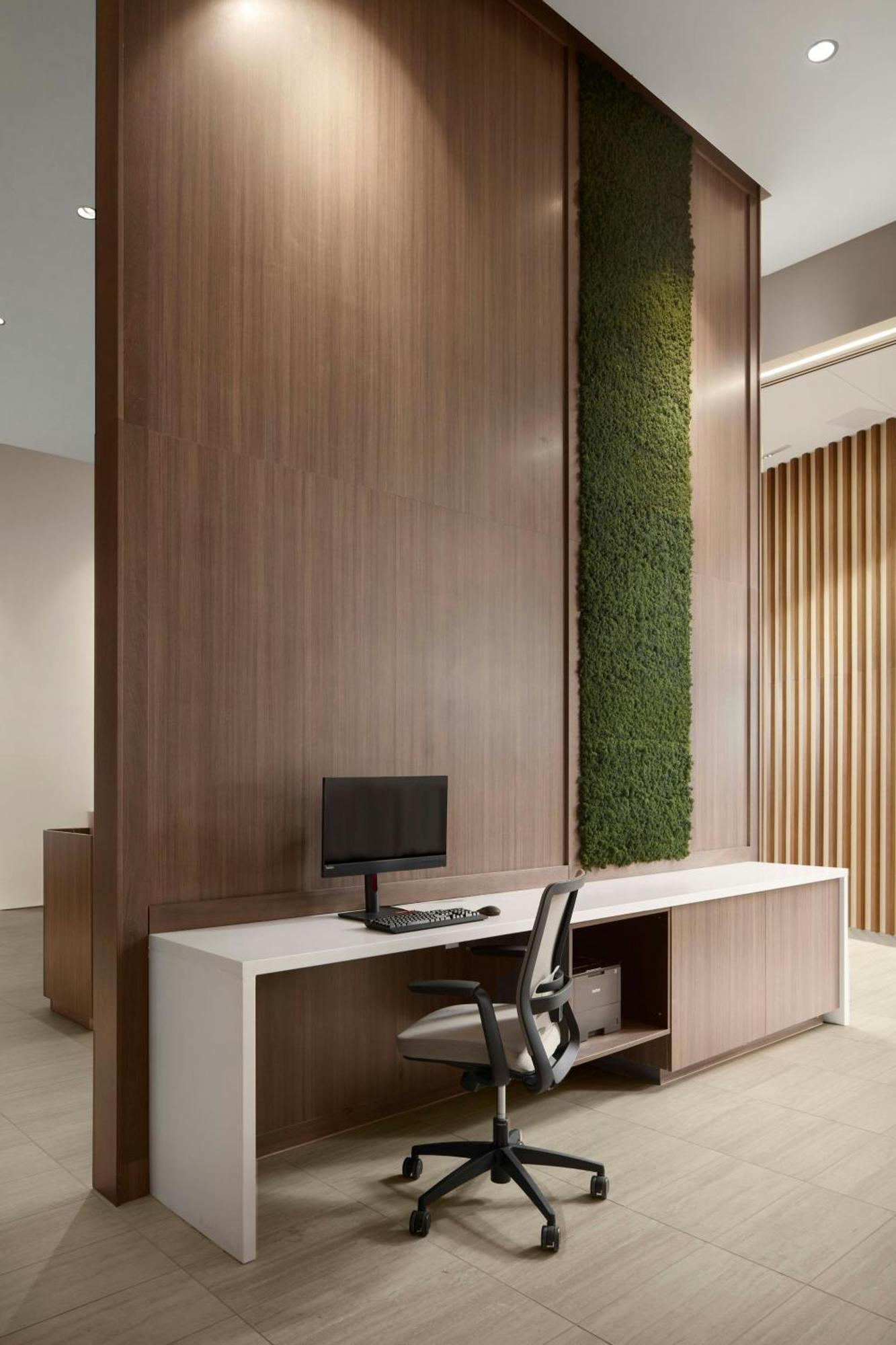 Element Uptown Hotel *