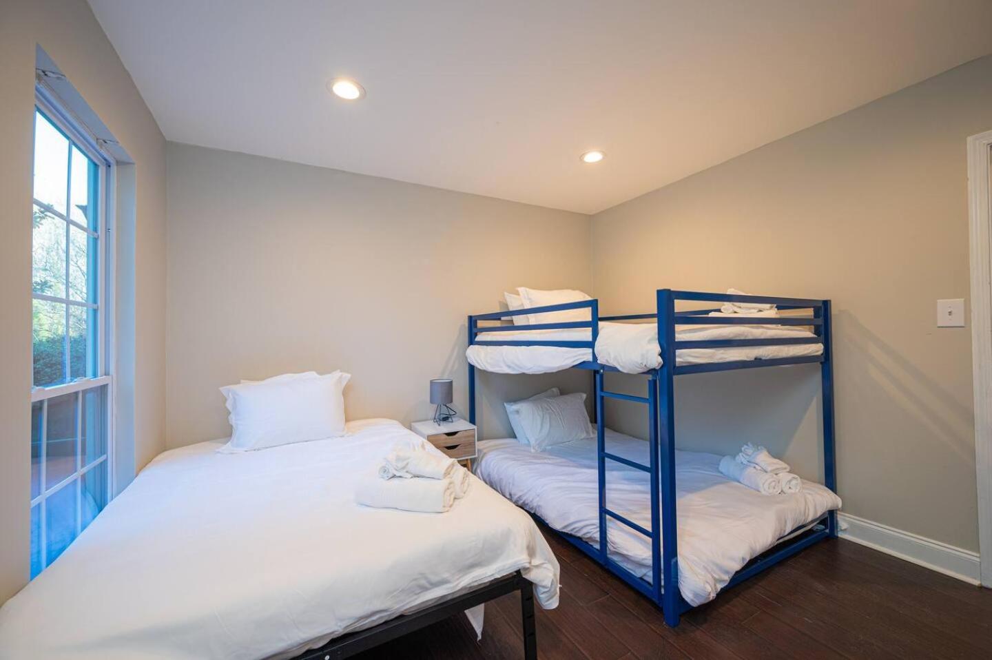 Comfy 3 Bed House,backyard,wifi-spacy