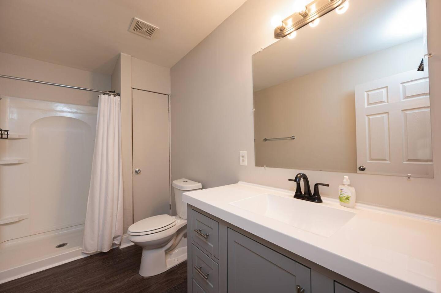 Holiday home Comfy 3 Bed House,backyard,wifi-spacy Charlotte