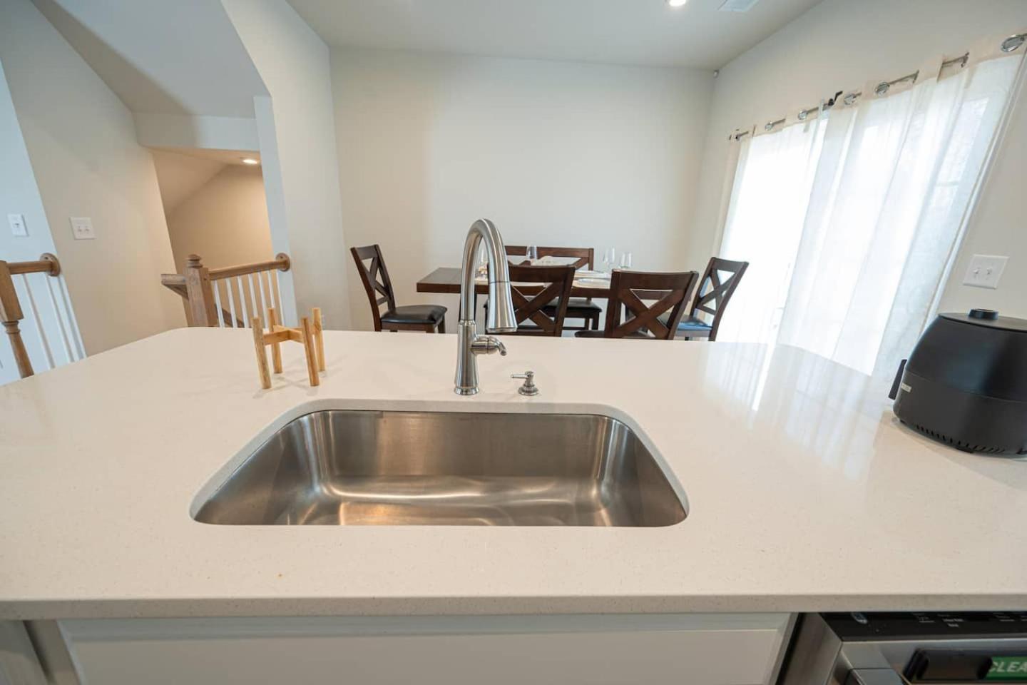 Brand-newwi-fipool-tabledt3bed Holiday home *
