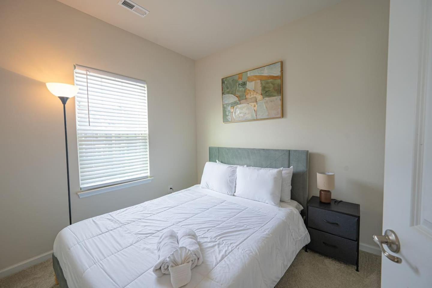 Brand-newwi-fipool-tabledt3bed Charlotte