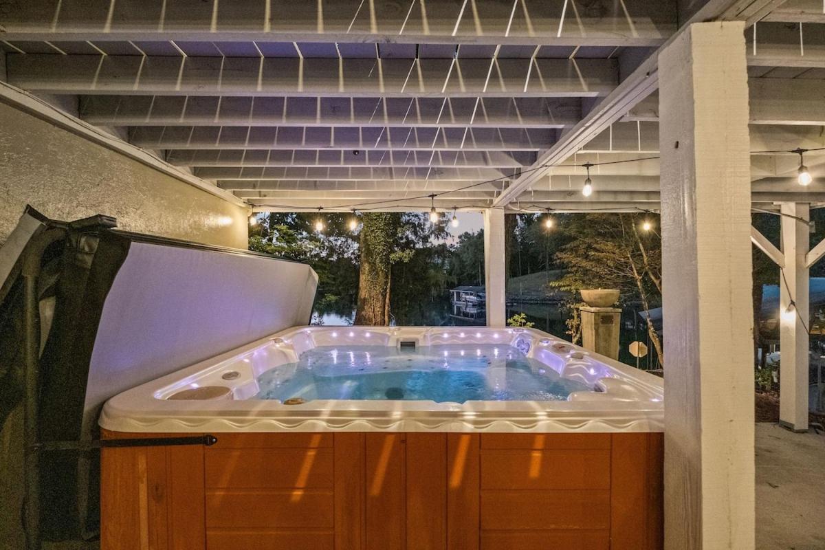 Wylie With Dock, Beach, And Hot Tub