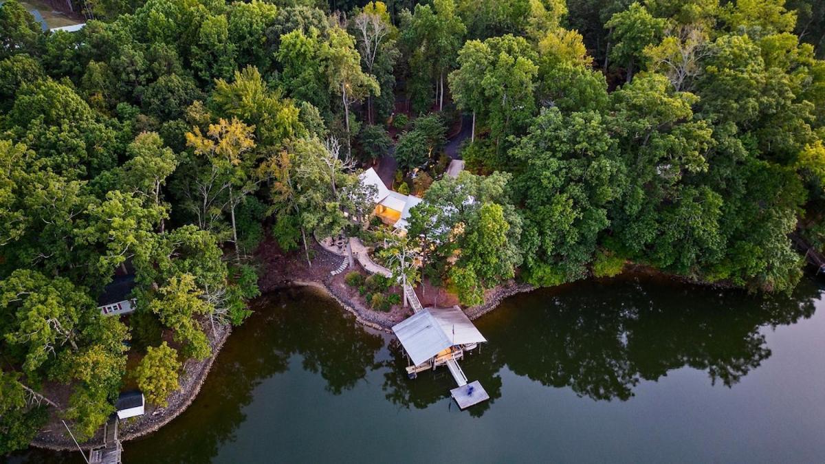 Wylie With Dock, Beach, And Hot Tub Holiday home Charlotte