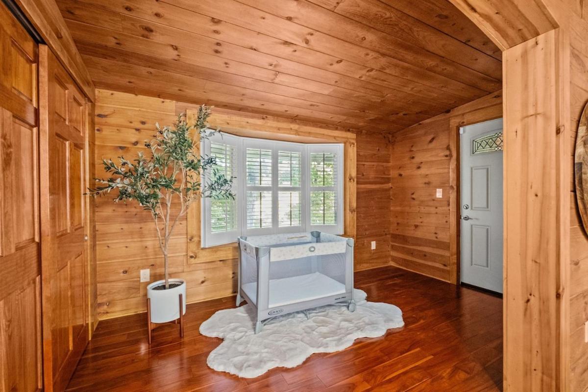 Holiday home Wylie With Dock, Beach, And Hot Tub Charlotte