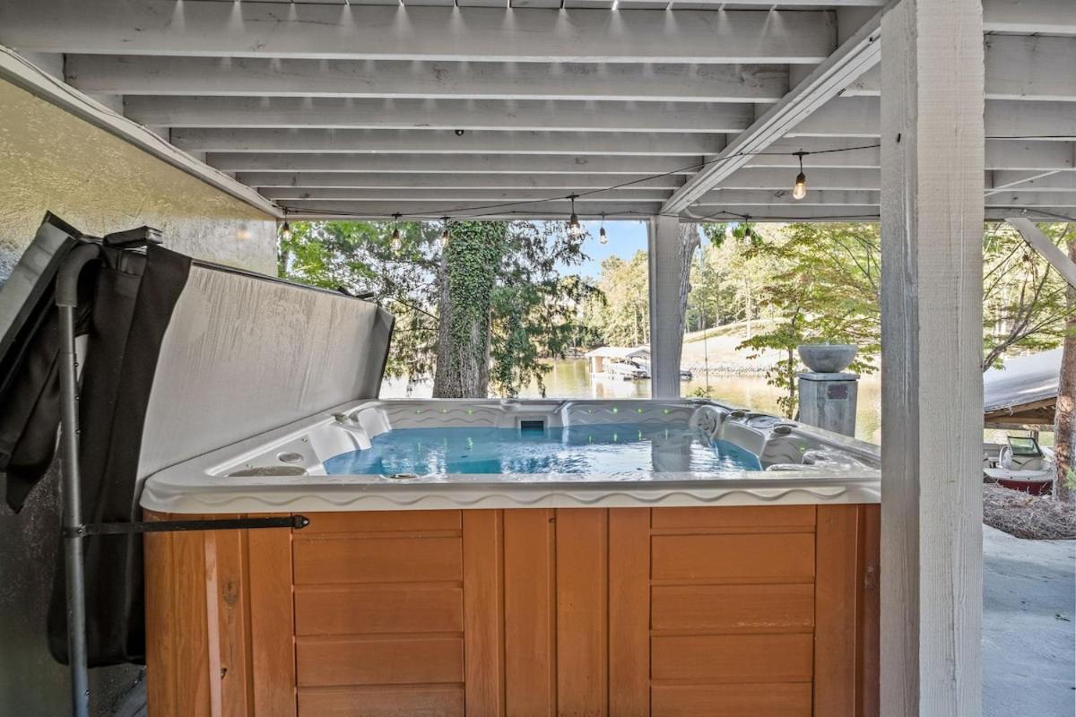 Holiday home Wylie With Dock, Beach, And Hot Tub
