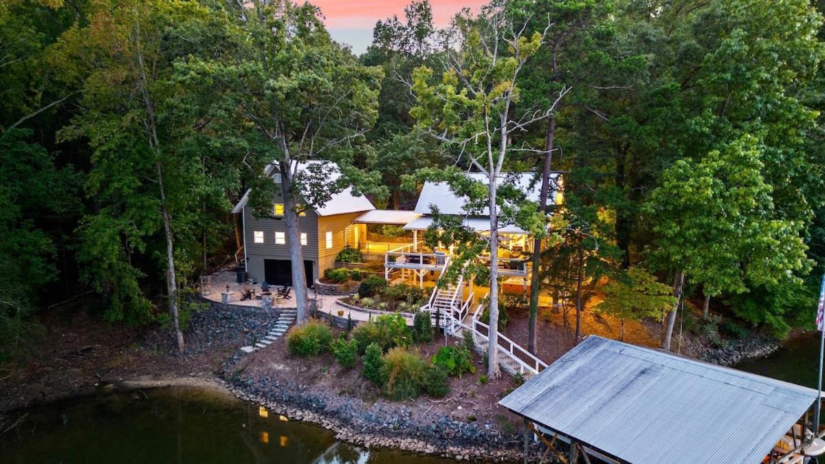 Wylie With Dock, Beach, And Hot Tub Holiday home Charlotte