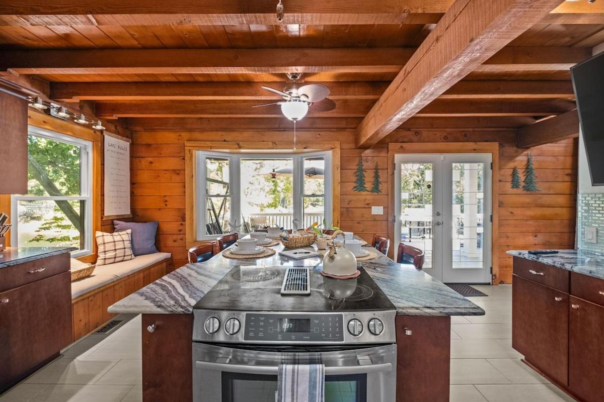 Wylie With Dock, Beach, And Hot Tub Holiday home