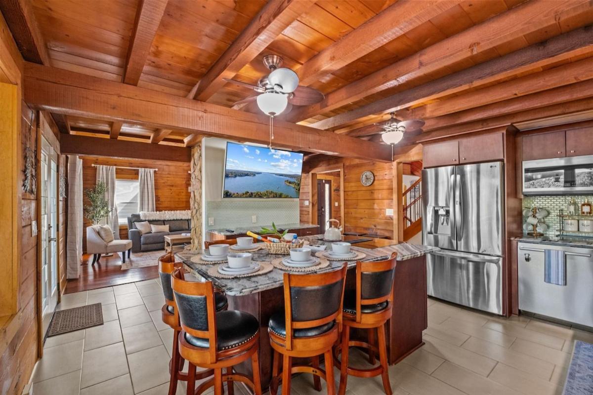 Wylie With Dock, Beach, And Hot Tub Holiday home Charlotte