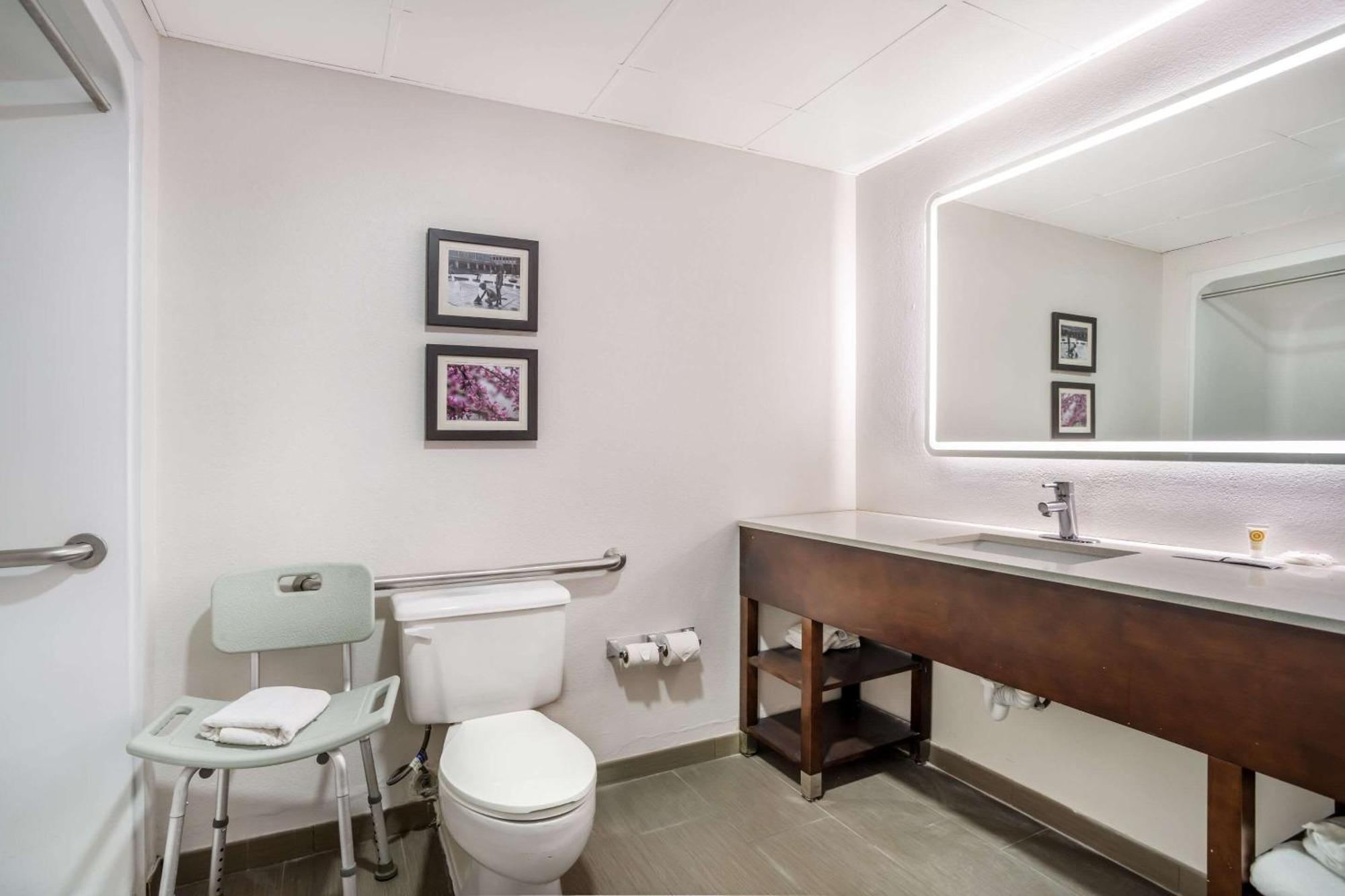 Inn Comfort Airport Uptown 3*