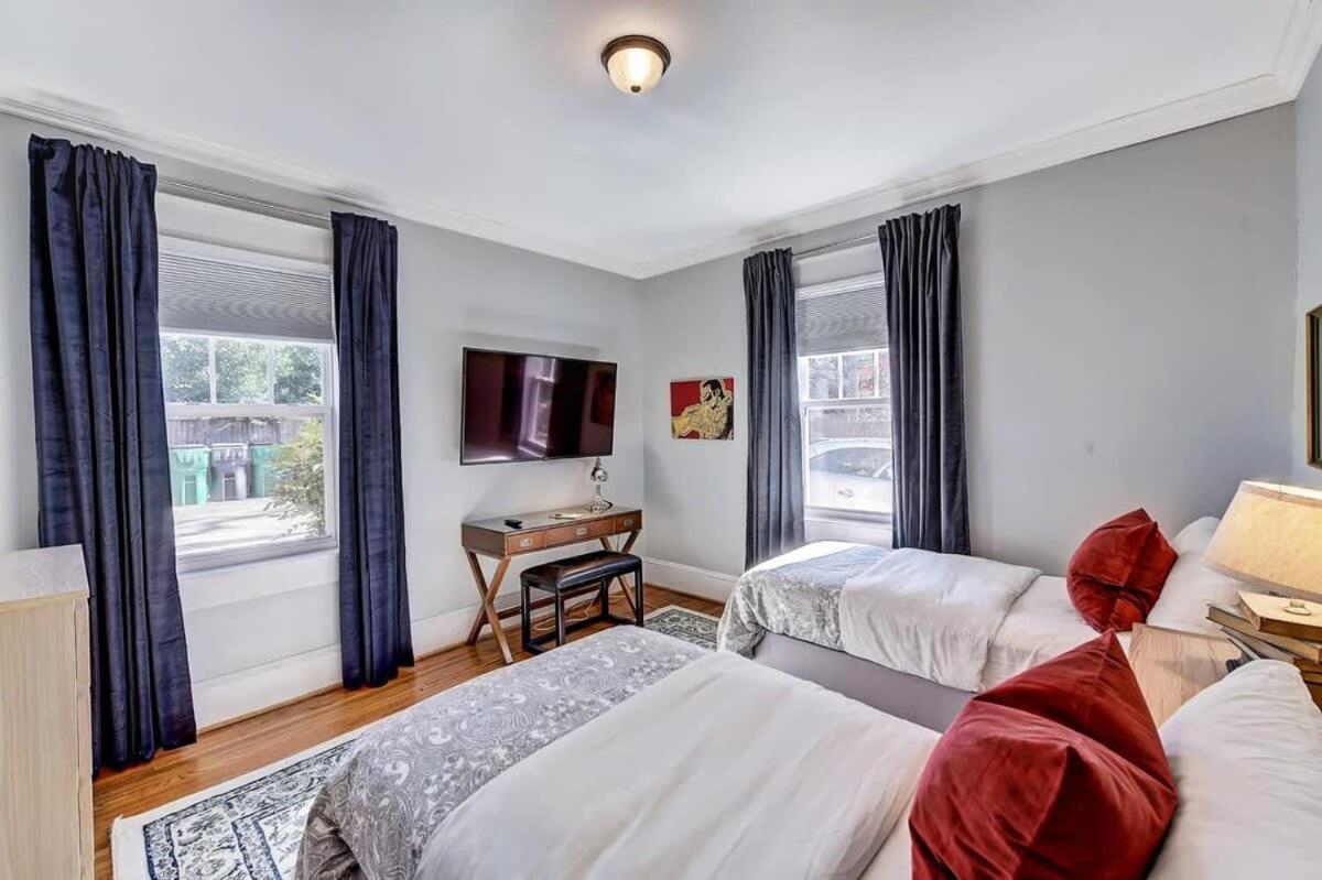 Chic Comfortable 2br With Porch Near Dilworth Holiday home