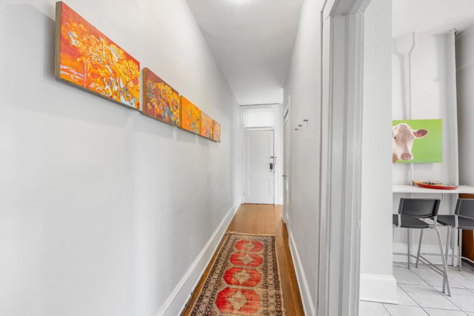 Retro 1br In Elizabeth With Porch & Eclectic Design Holiday home