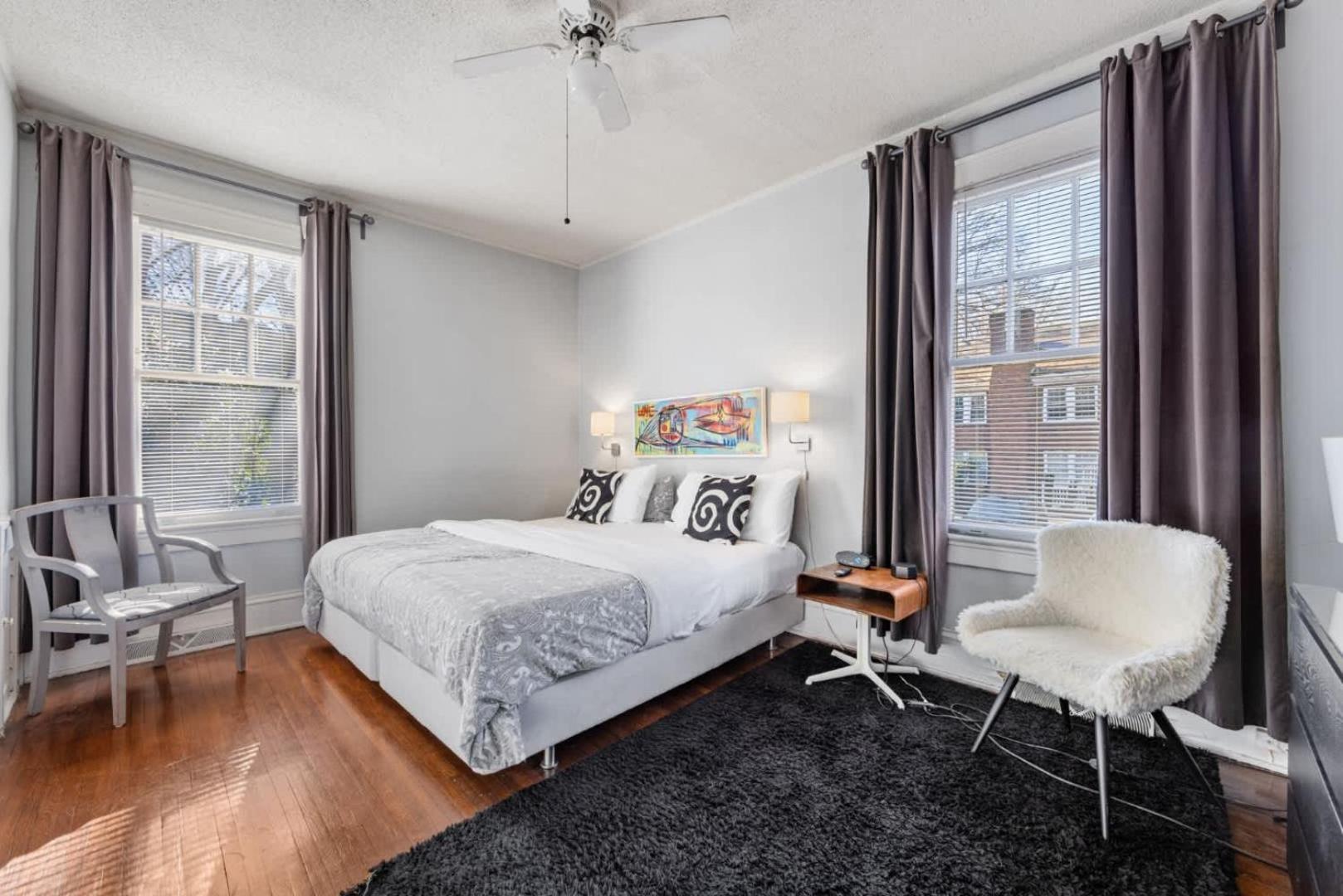 Retro 1br In Elizabeth With Porch & Eclectic Design *