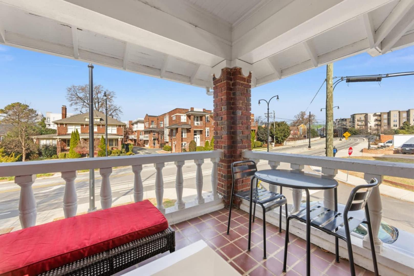 Well Located 1 Bedroom In Elizabeth With Covered Porch Charlotte
