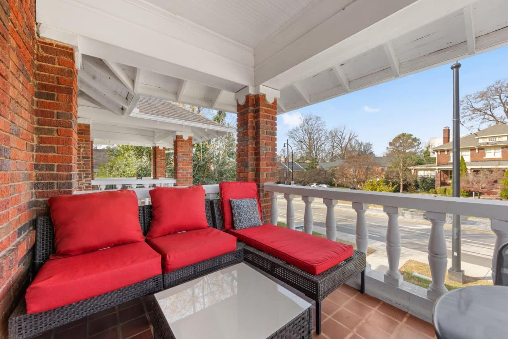 Well Located 1 Bedroom In Elizabeth With Covered Porch Holiday home Charlotte