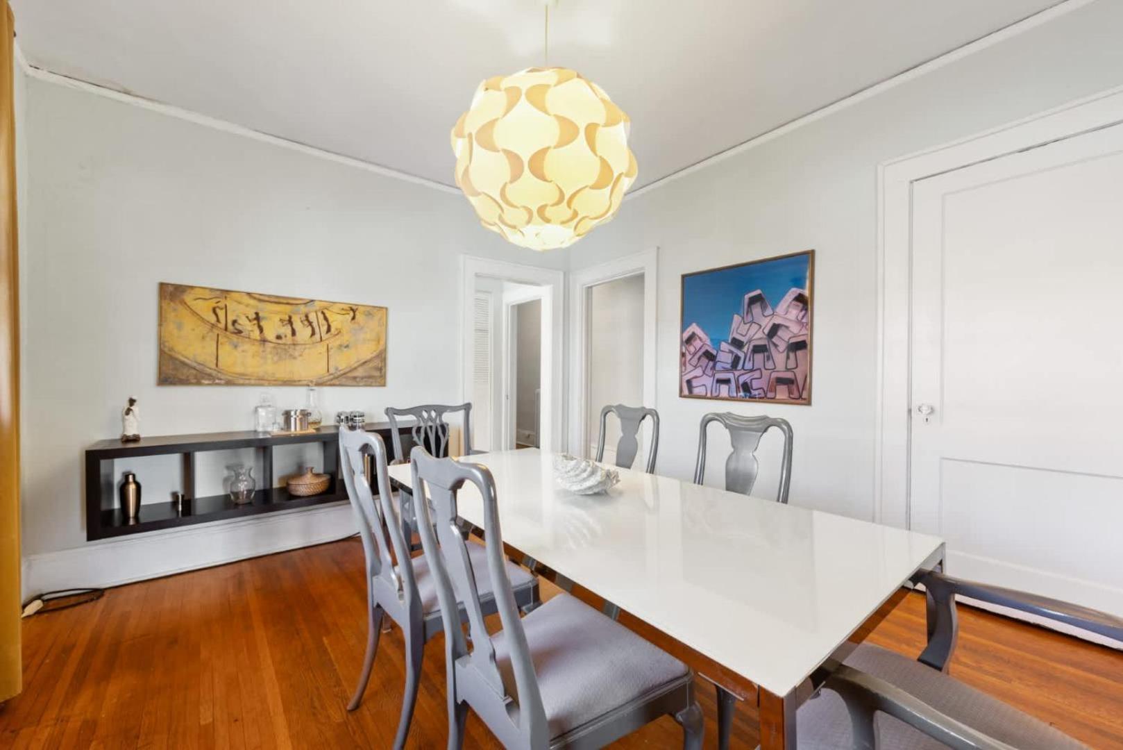 Well Located 1 Bedroom In Elizabeth With Covered Porch *