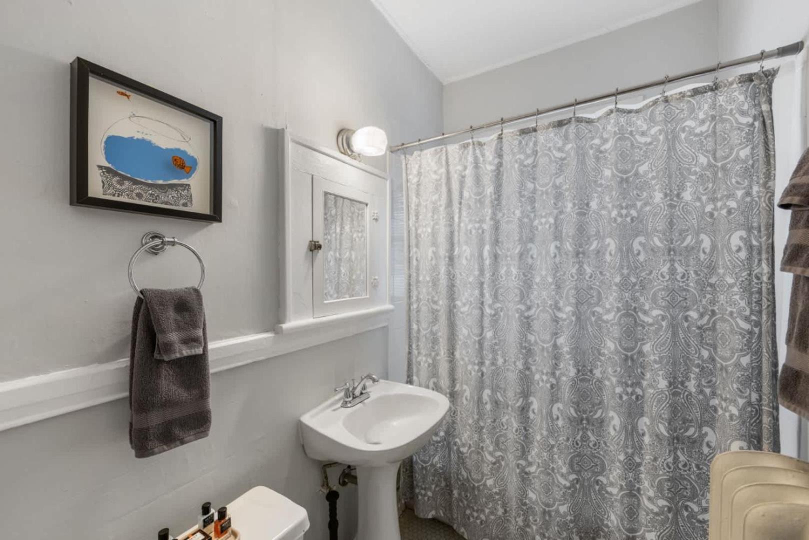 Well Located 1 Bedroom In Elizabeth With Covered Porch Holiday home