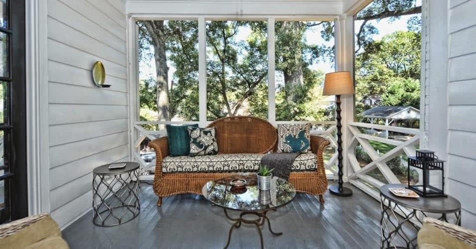 Holiday home Chic And Comfortable 2br Near Uptown