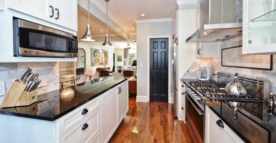 Chic And Comfortable 2br Near Uptown Holiday home *