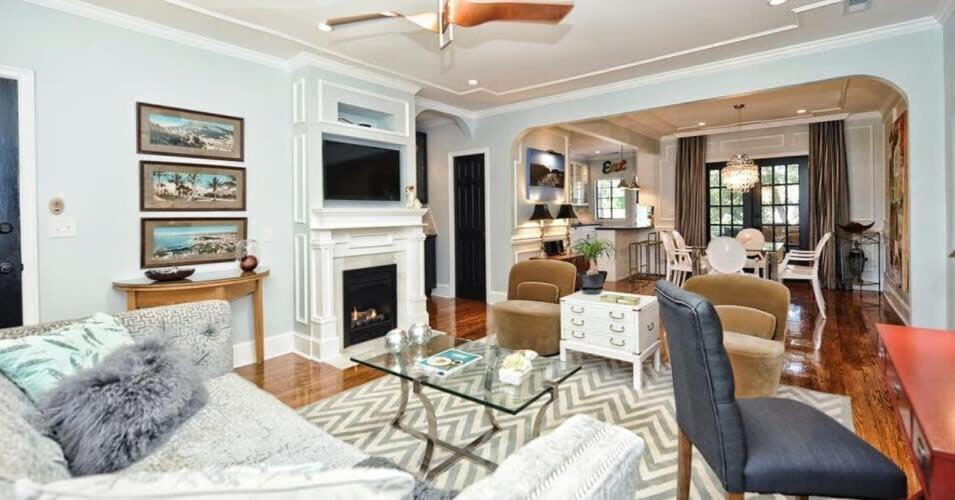 Chic And Comfortable 2br Near Uptown Holiday home