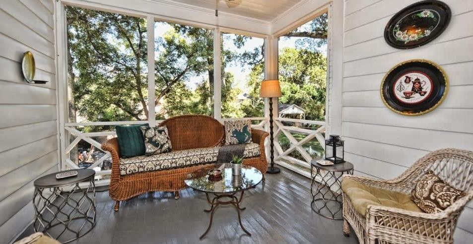 Holiday home Chic And Comfortable 2br Near Uptown *