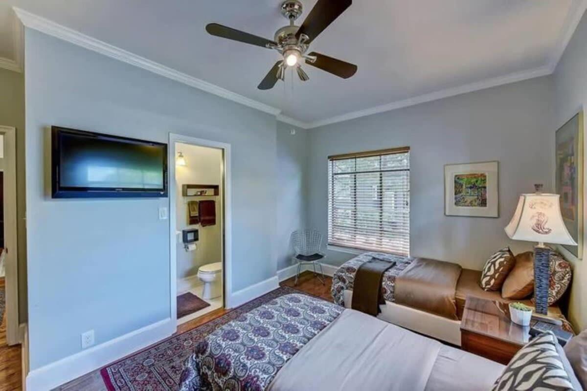 Elegant 2br With Covered Patio Charlotte