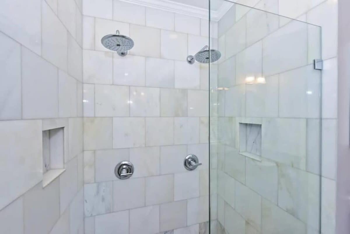 Elegant 2br With Covered Patio Charlotte