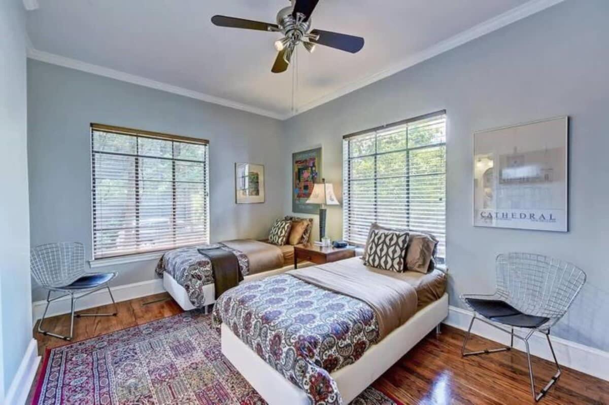 Elegant 2br With Covered Patio Holiday home *