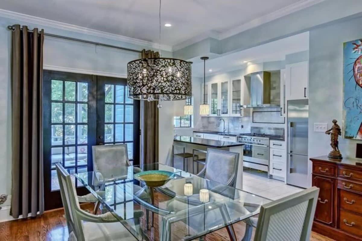 Elegant 2br With Covered Patio