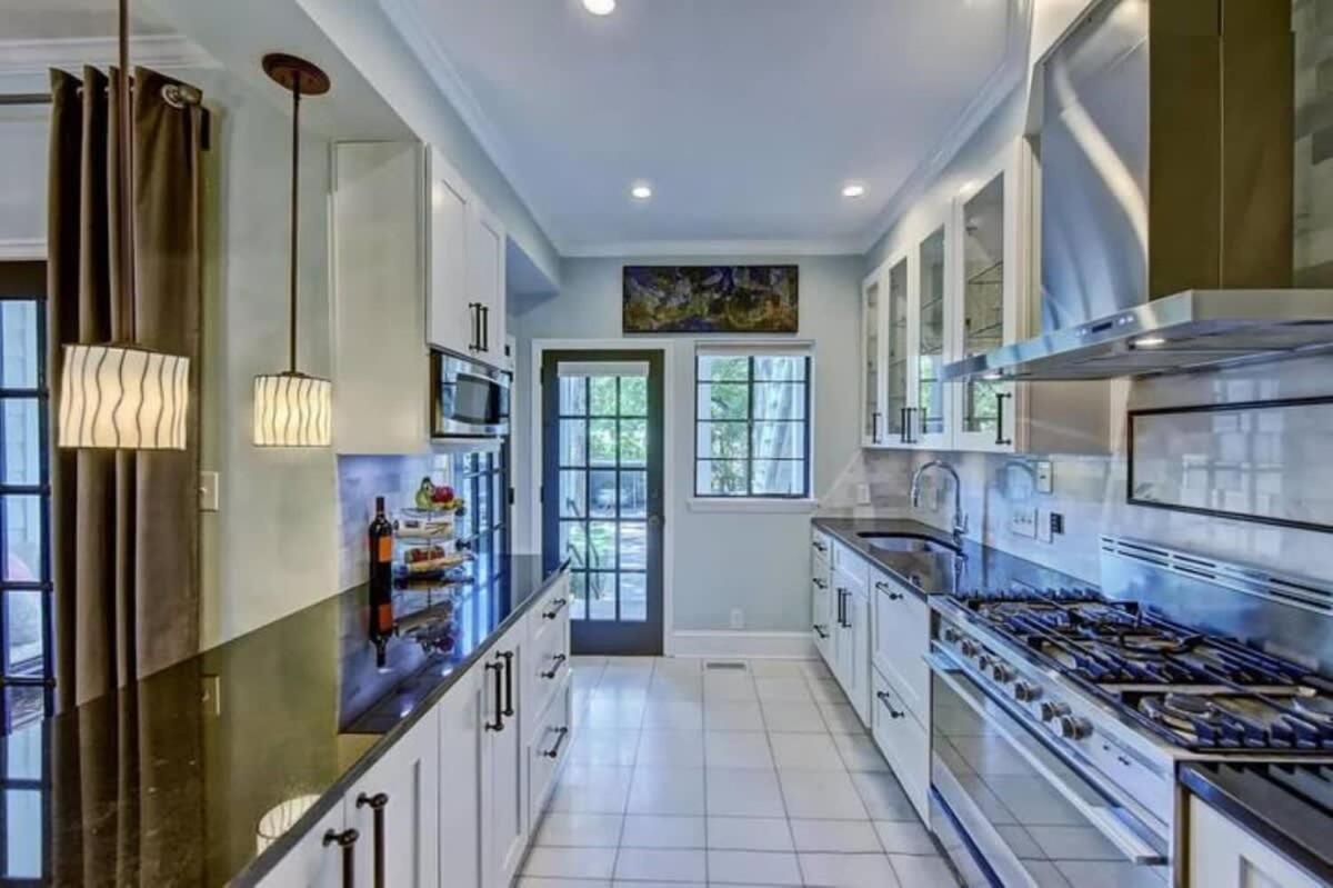 Elegant 2br With Covered Patio Holiday home *