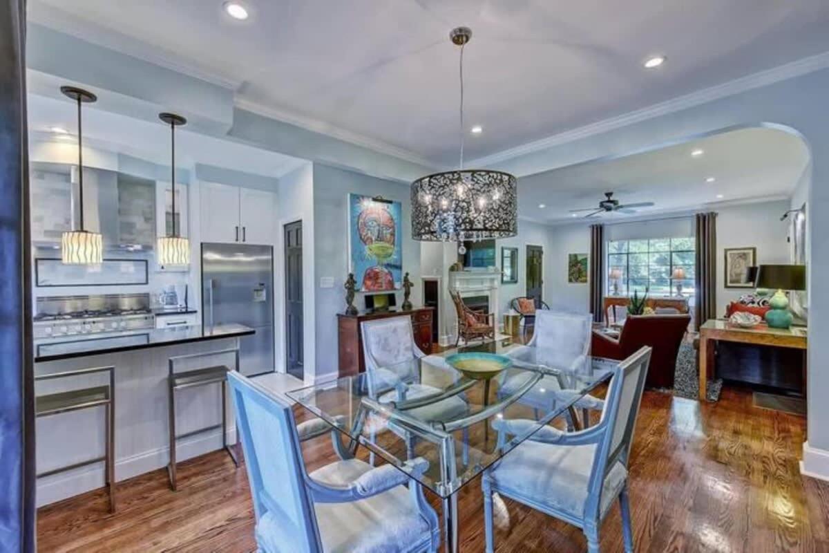 Elegant 2br With Covered Patio Holiday home