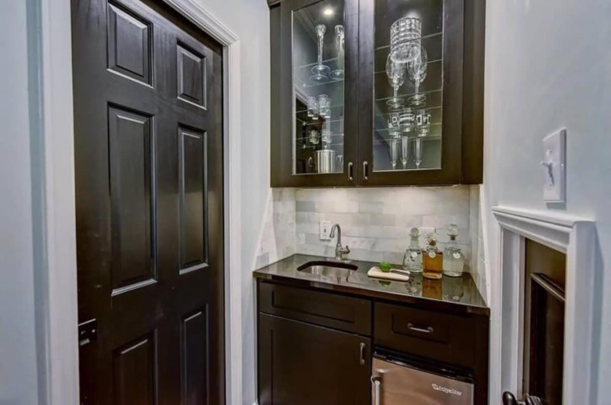 Elegant 2br With Covered Patio *