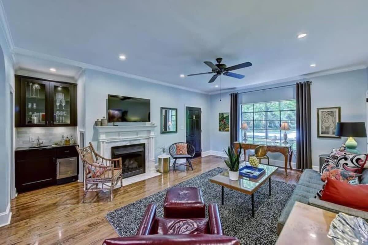 Elegant 2br With Covered Patio Charlotte
