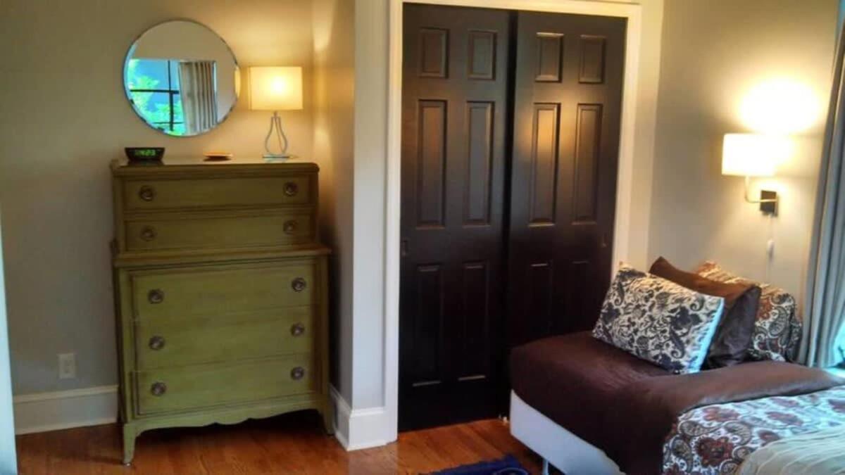Holiday home Relax Or Entertain In Luxurious 2br With Patio Charlotte