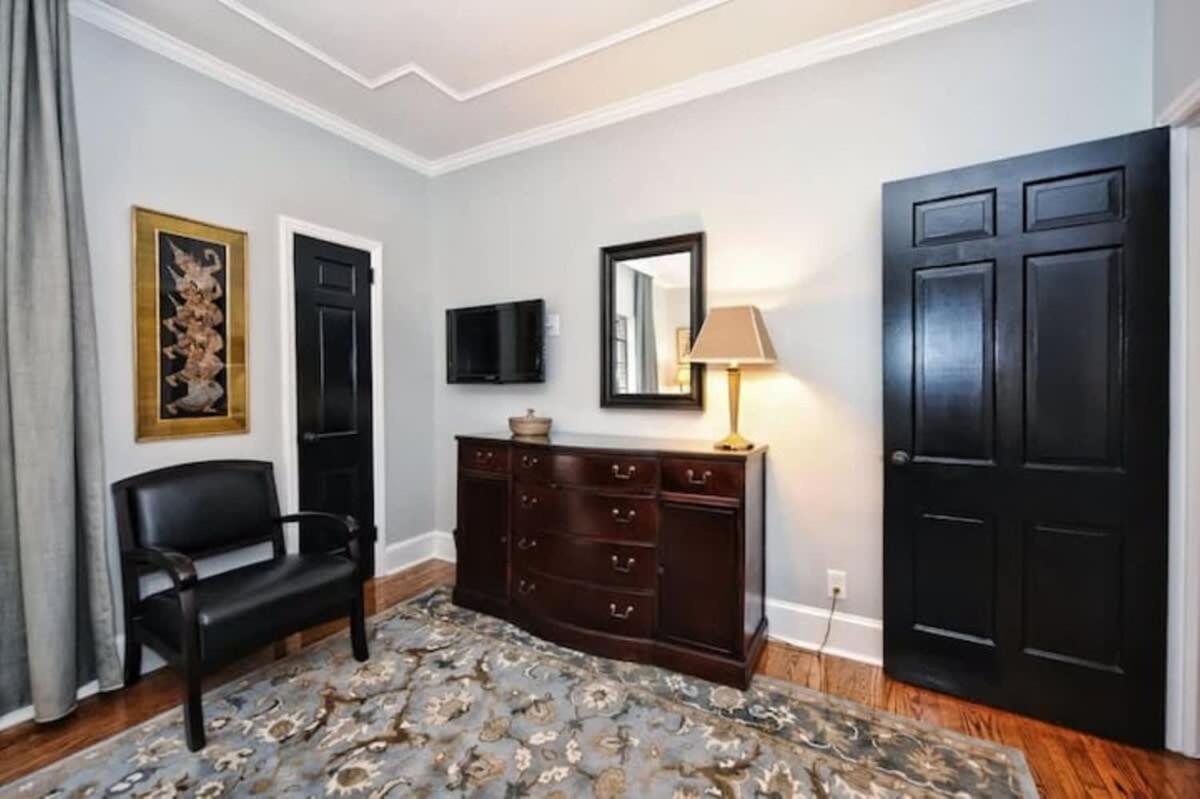 Relax Or Entertain In Luxurious 2br With Patio Charlotte