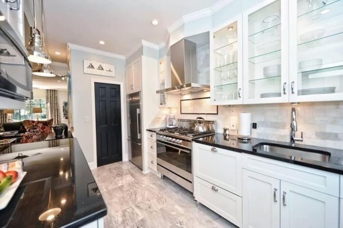 Relax Or Entertain In Luxurious 2br With Patio * Charlotte