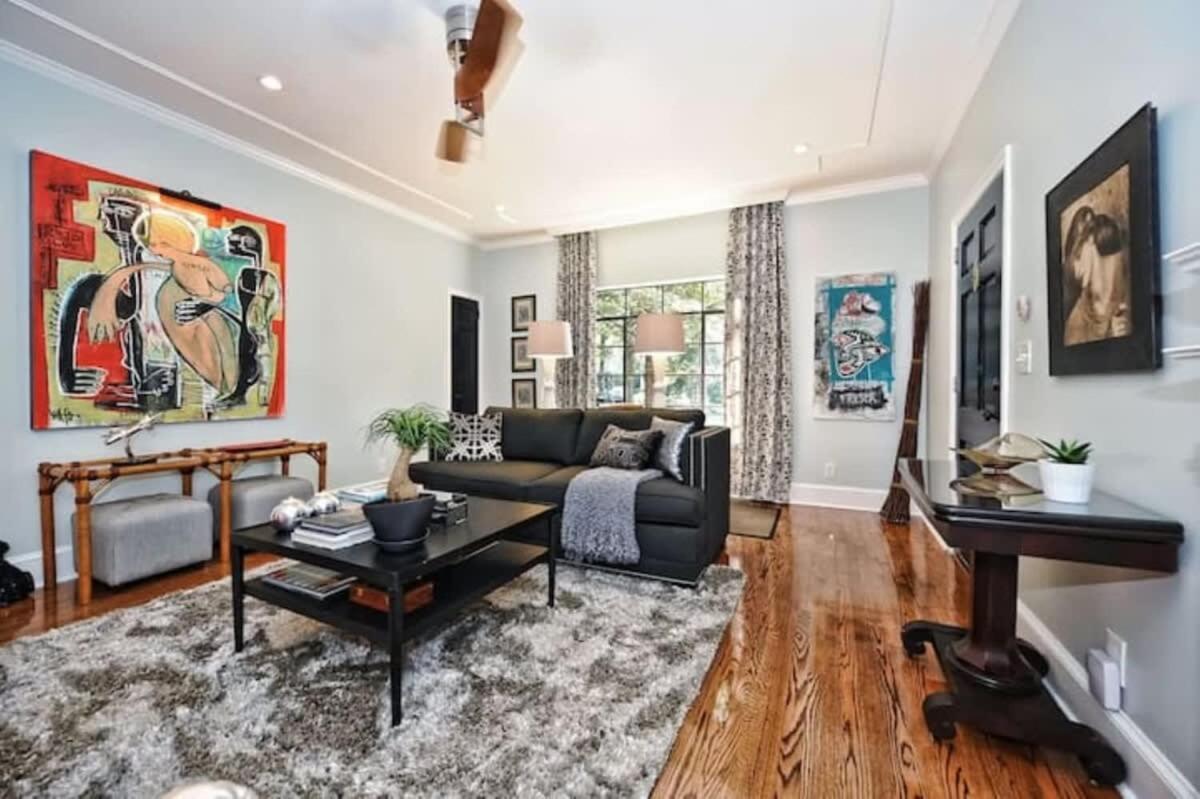 Relax Or Entertain In Luxurious 2br With Patio Holiday home Charlotte