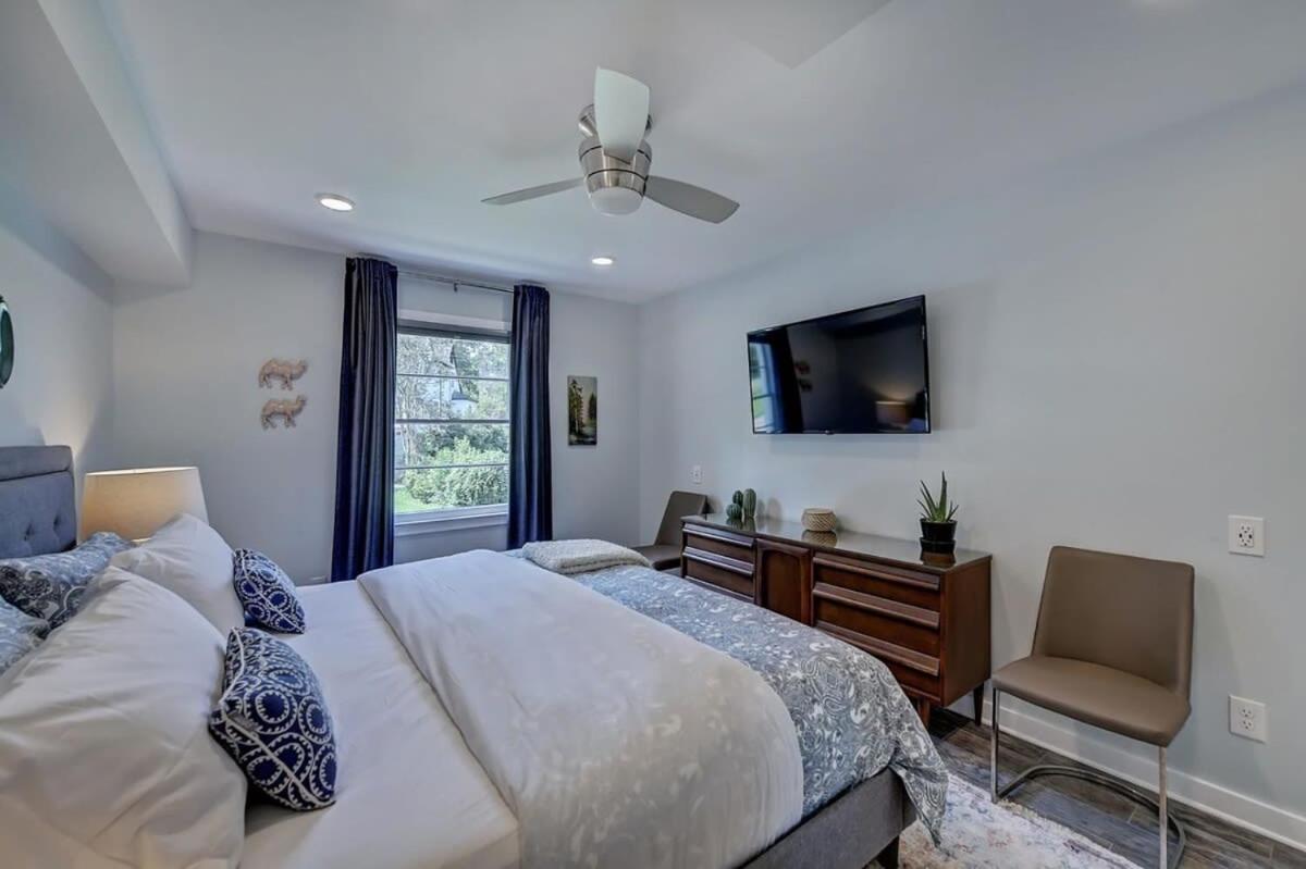 Spacious Conveniently Located 1br In Myers Park Holiday home