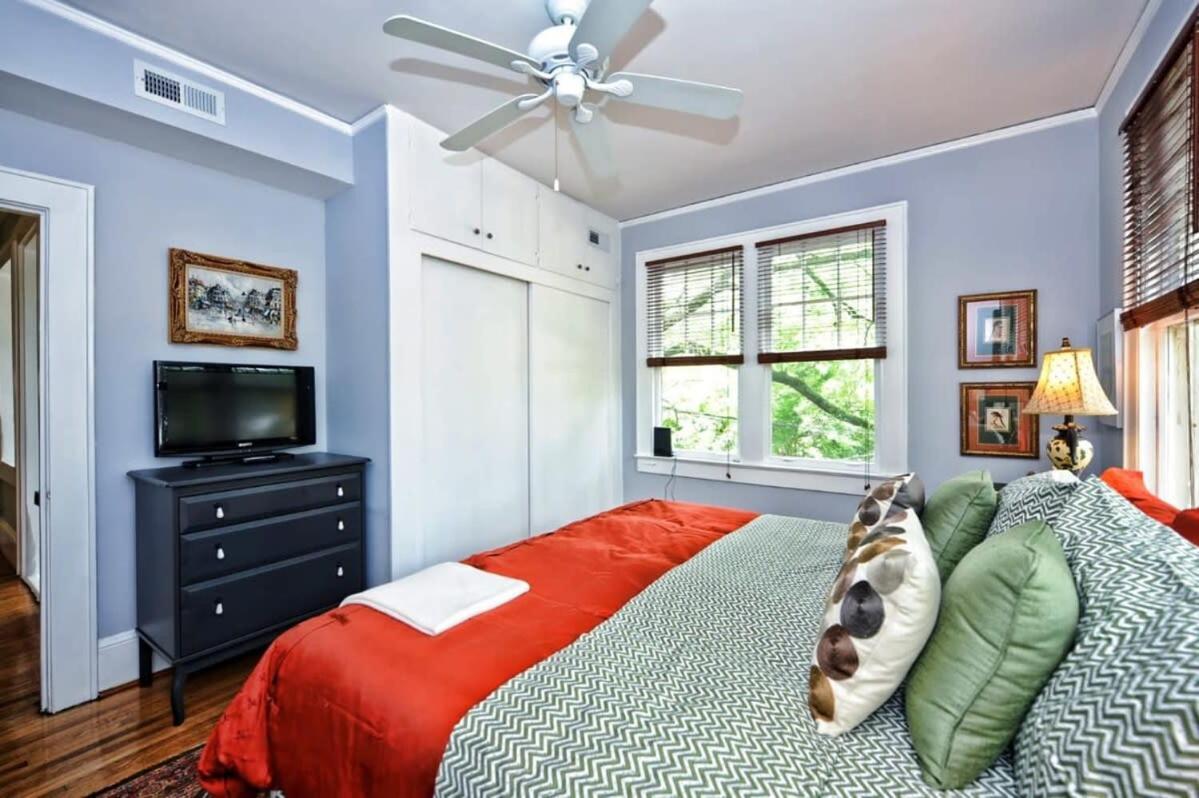 Spacious 2br In Myers Park With Sunroom