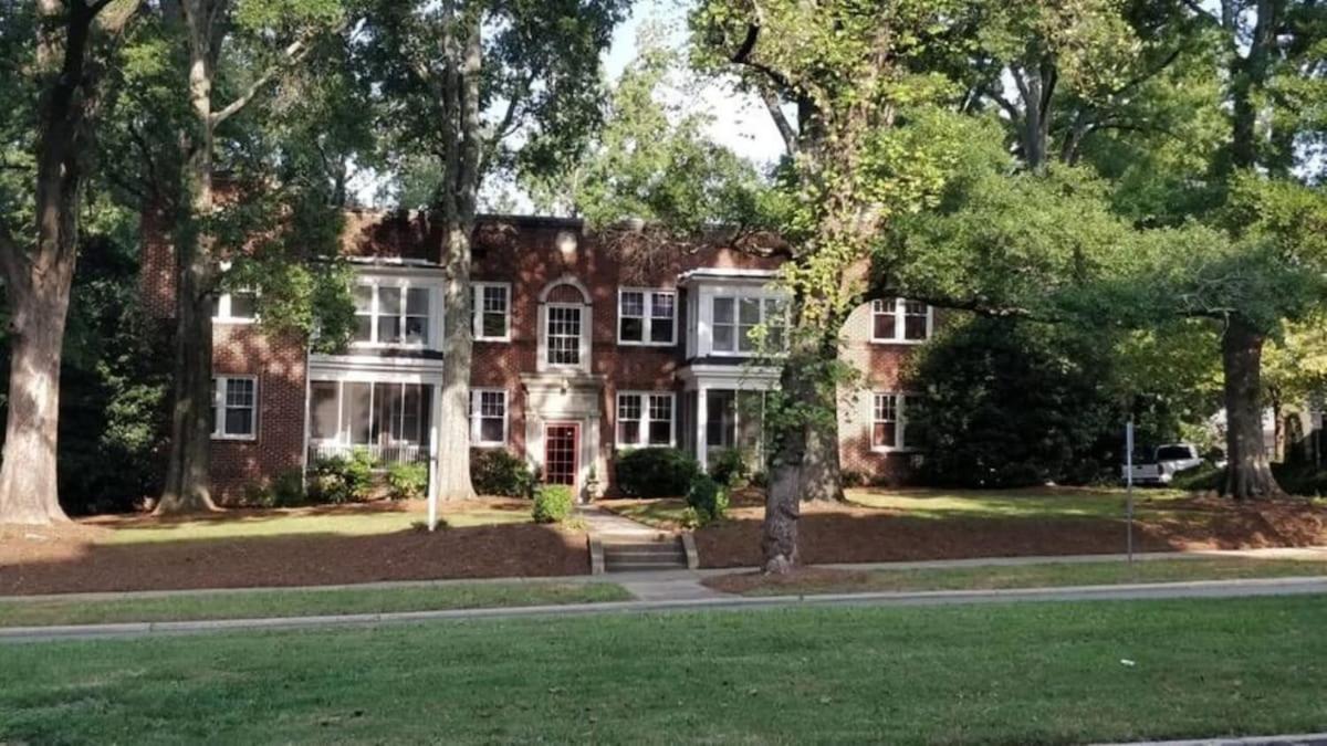 Spacious 2br In Myers Park With Sunroom Holiday home *
