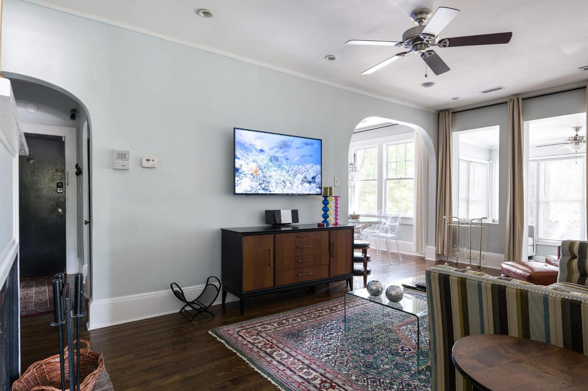 Contemporary Gem In The Heart Of Myers Park Holiday home *