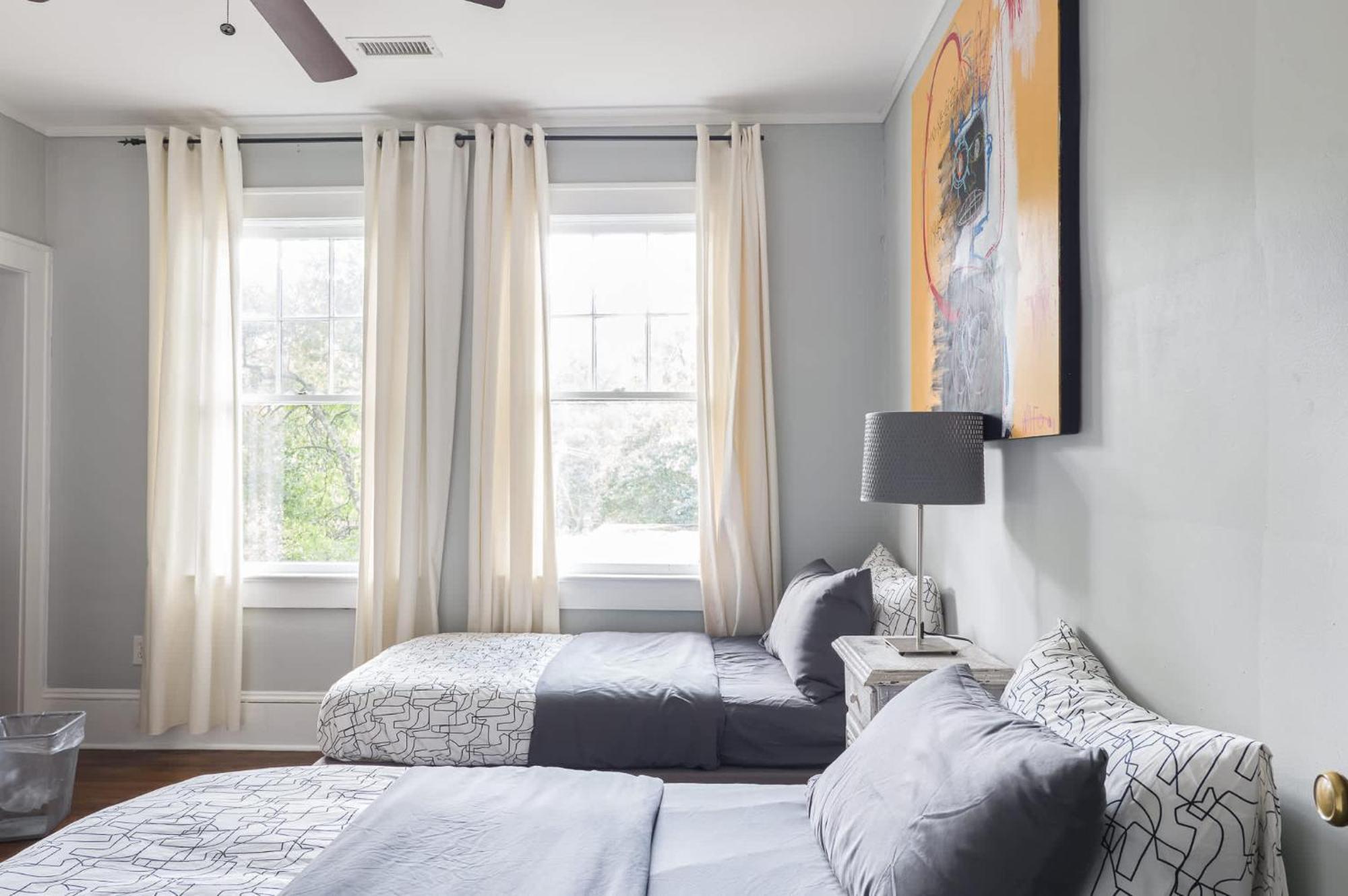 Contemporary Gem In The Heart Of Myers Park Holiday home