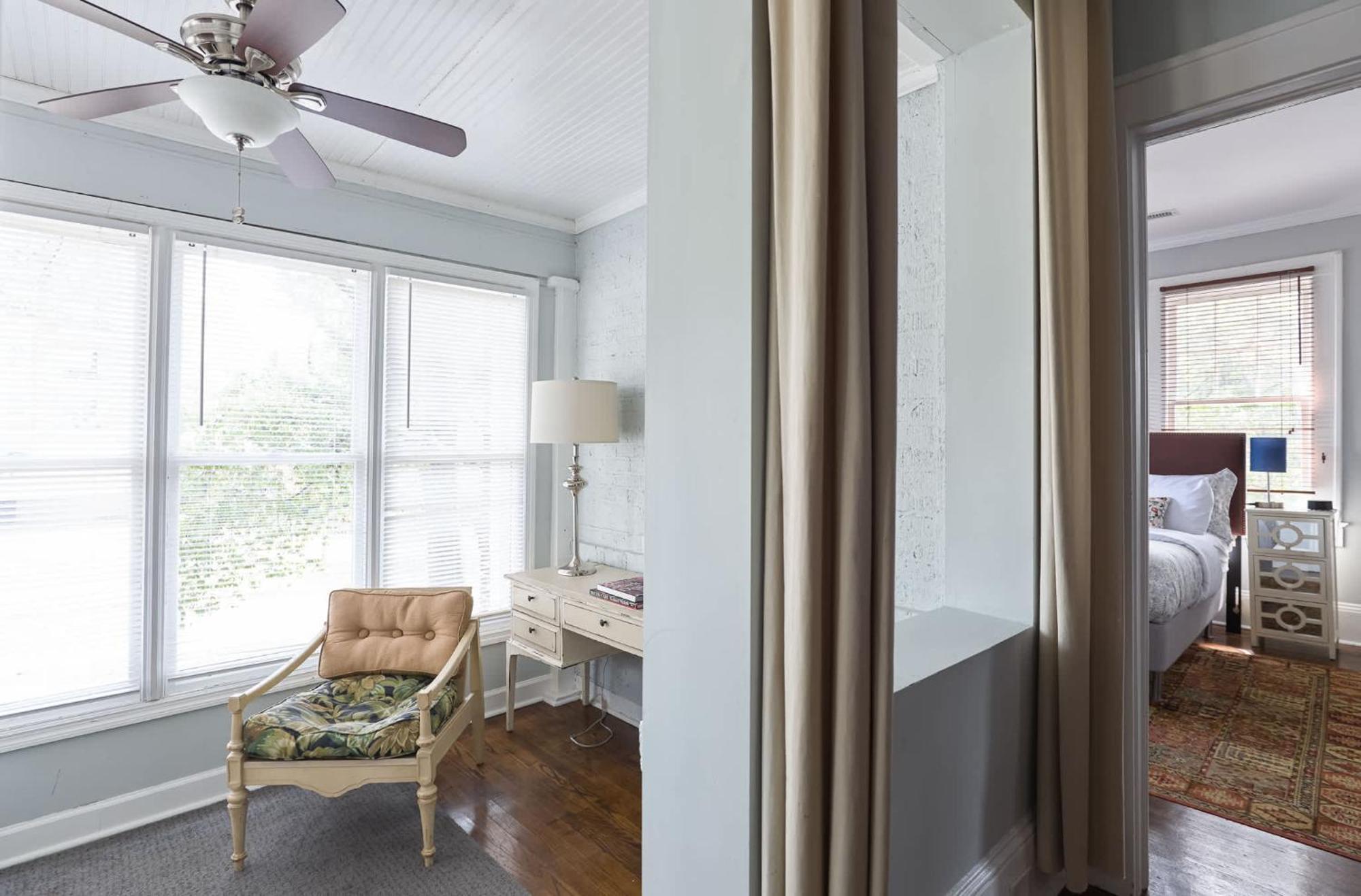 Holiday home Contemporary Gem In The Heart Of Myers Park *
