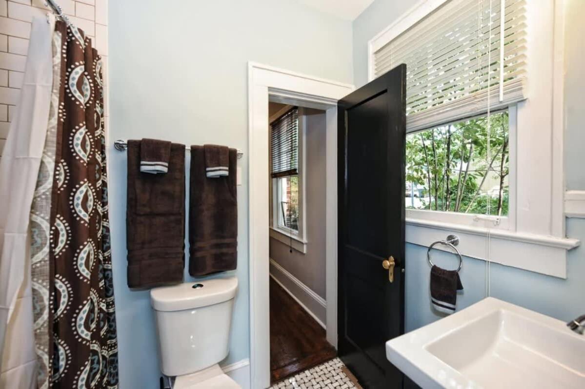 Luxurious Myers Park Living With Screened Porch