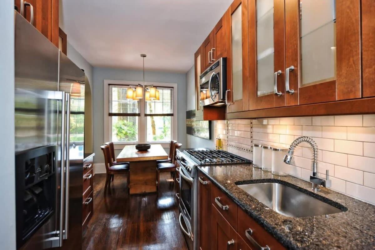 Holiday home Luxurious Myers Park Living With Screened Porch