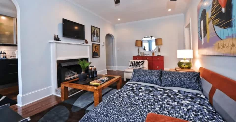 Light Filled 2 Bedroom In Myers Park With A Porch Holiday home