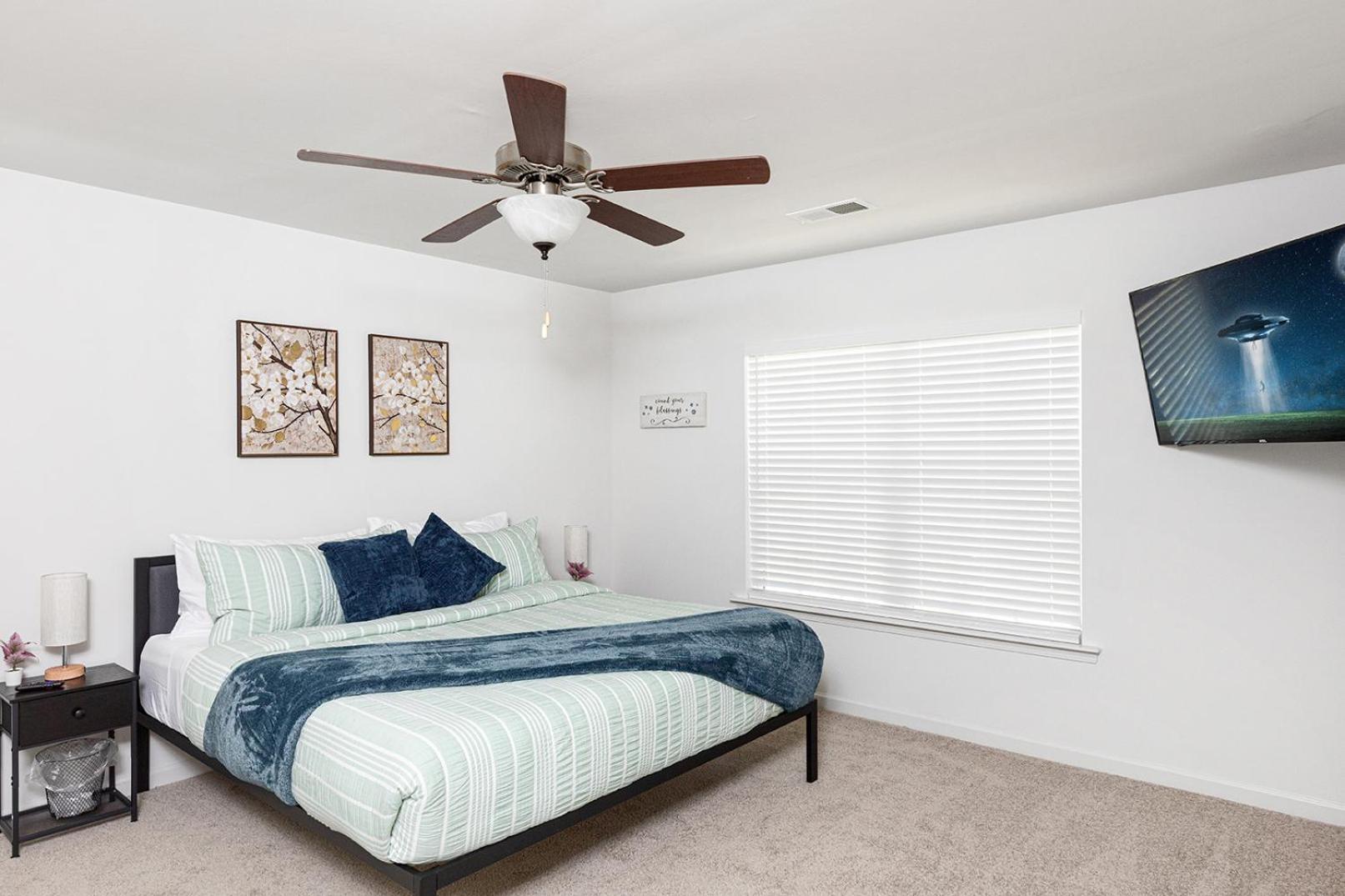 Fresh & Comfy Near Uptown With Hottub & Private Yard Holiday home Charlotte